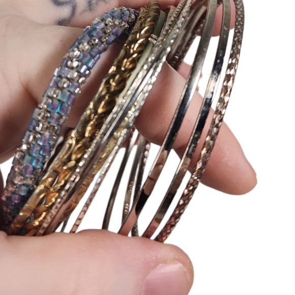 Lotsa Bracelets! - Picture 6 of 8